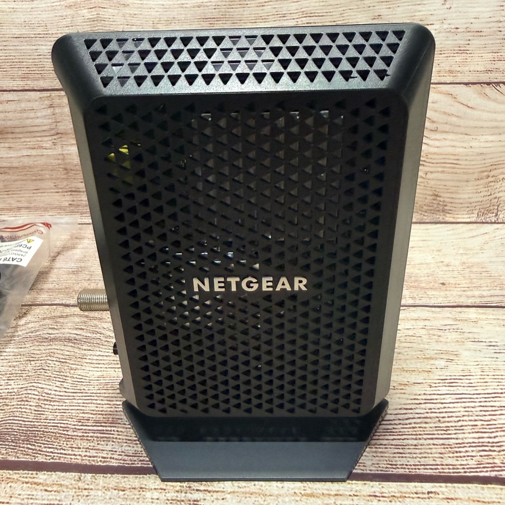 Netgear CM700 Cable Modem 1.4gbps Pre Owned Functional - Picture 2 of 7